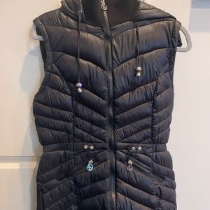 XOXO Women’s Black Sleeveless Hooded Puffer Full Zip Vest - Size Medium